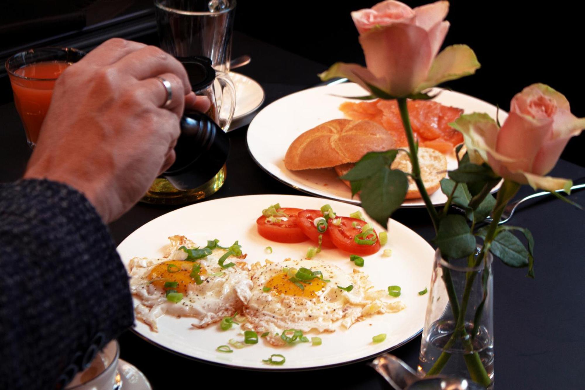 &Repeat Koeln Airport Hotel Ngoại thất bức ảnh