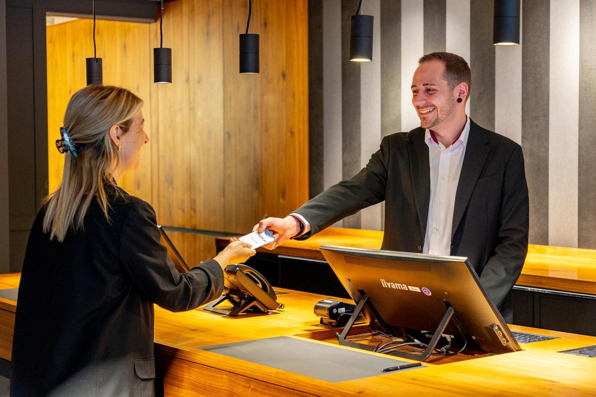 &Repeat Koeln Airport Hotel Ngoại thất bức ảnh